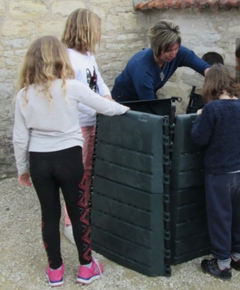 Un composteur à l'école de Tanlay